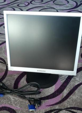 Монітор 17" samsung 720n