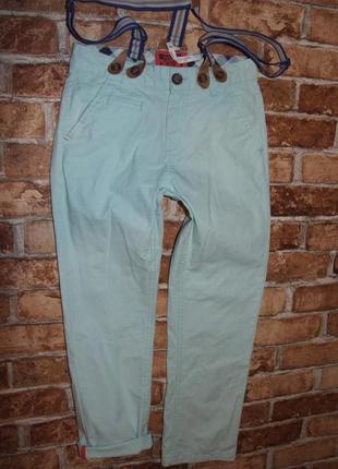 Чиносы штаны джинсы мальчику на подтяжках 7 - 8 лет2 фото