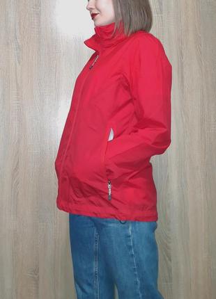 Яскраво червона туристична спортивна куртка дощовик виндстопер куртка rohan3 фото