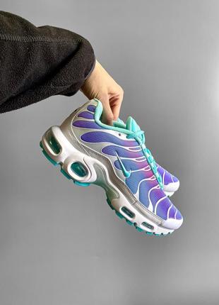 Женские кроссовки белые с фиолетовым nike air max tn plus2 фото