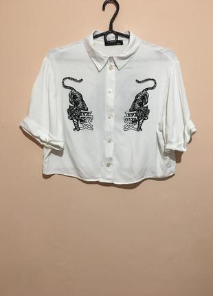 Укороченная рубашка с тиграми bershka cropped shirt - s-m6 фото