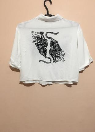 Укороченная рубашка с тиграми bershka cropped shirt - s-m9 фото