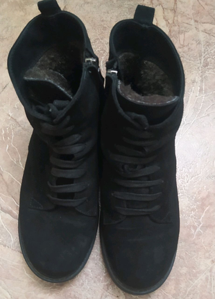Чорні замшеві зимові черевики