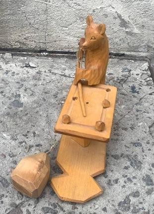 Іграшка дерев'яна рухлива "ведмідь грає у більярд", статуетка з дерева, фігурка з дерева7 фото