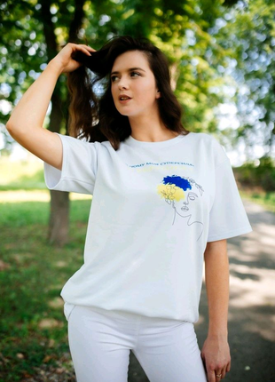 Футболка жіноча oversize з патріотичним принтом біла