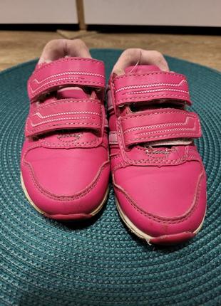 Гарні та яскраві кросівки для дівчинки3 фото