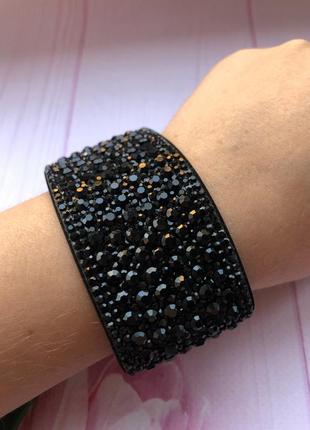 Стильний браслет в каменях