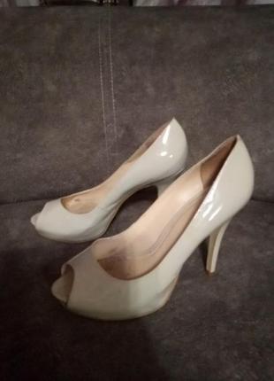 Босоніжки бежеві