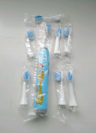 Дитяча зубна щітка електрична ультразвукова з змінними насадками11 фото