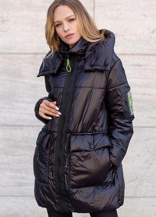Актуальная женская демисезонная удлиненная куртка оверсайз черного цвета