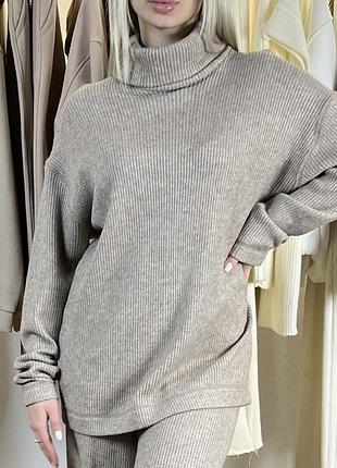 Вязаний светр бежевий