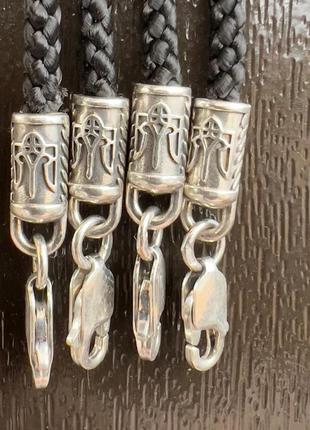 Шнурок лавсан з срібними накінечниками та замком, з гербом.