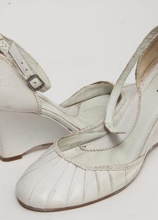 Белые открытые туфли из натуральной кожи2 фото