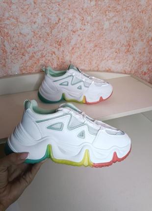 Кросівки білі з кольоровою підошвою2 фото