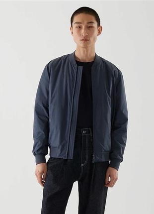 Шикарний бомбер cos minimal padded nylon insulation bomber jacket navy