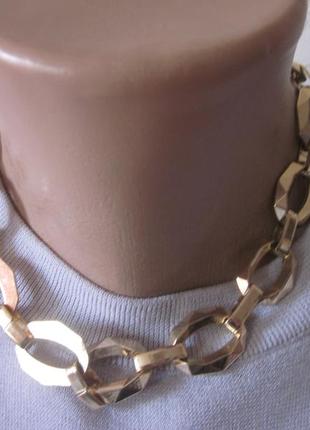 В наличии колье