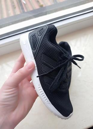 Оригінальні кросівки adidas