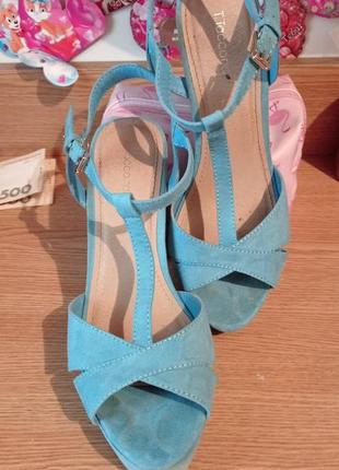 Босоніжки нереального кольору😍