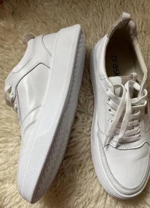 Кожаные новые стильные белые кроссовки кеды 40,5 р5 фото