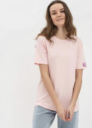 Розовая трикотажная футболка свободного кроя.1 фото