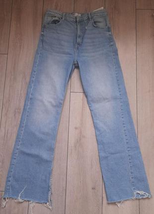 Стильные джинсы с разрезами1 фото
