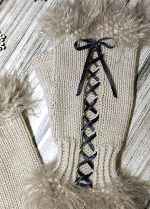 В'язані жіночі мітенки з меріносу- світлі мітенки зі шнурівкою -6 фото