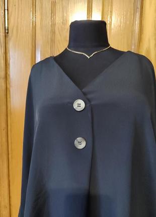 Блуза черная декоративные пуговицы рукав реглан удлиненный зад батал2 фото