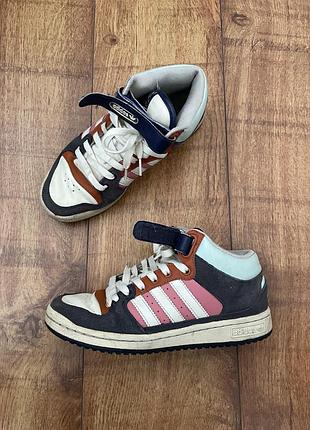 Кроссовки adidas  / кеды