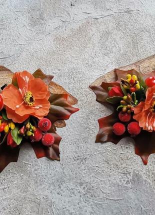 Осенняя заколка с листьями, цветами и ягодами5 фото