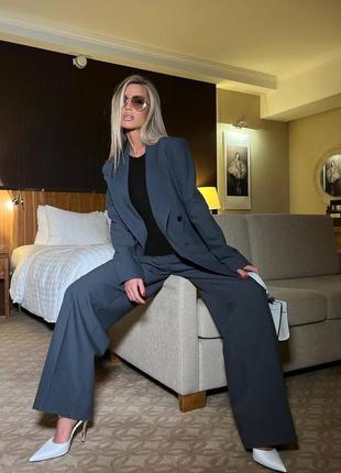 Брючный костюм классический офисный строгий оверсайз черный серый бежевый брюки
штаны палаццо со стрелками пиджак жакет кардиган рубашка3 фото
