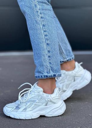 Белые кроссовки с серебряными кожаными вставками3 фото