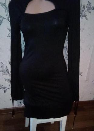 Трикотажное черное платье1 фото
