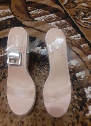 Босоножки prettylittlething