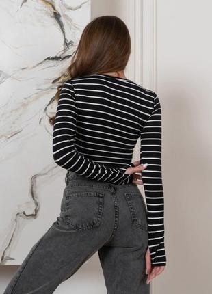 Смугастий лонгслів з вирізами для пальців