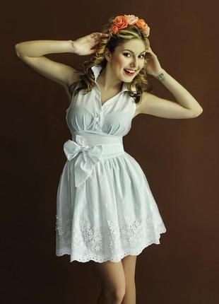 Платье белое/бирюзовое с цветочным декором luzana