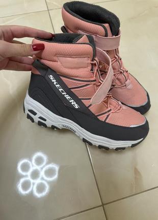 Зимові черевики skechers для дівчинки 37 р