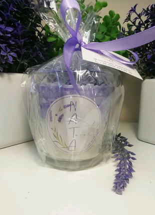 Ароматизована свічка із запахом лаванди