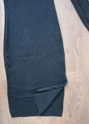 Базовое черное миди платье в рубчик с вырезом на ножке3 фото