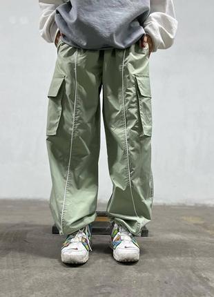 Качественные трендовые штаны карго с накладными карманами4 фото