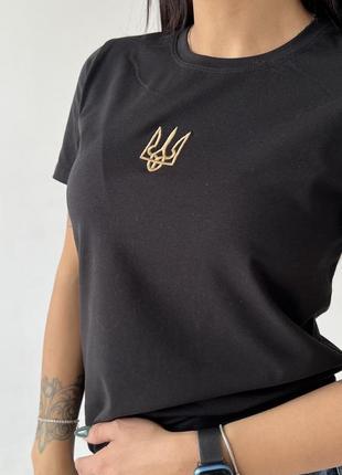 Футболка жіноча базова з принтом різні кольори