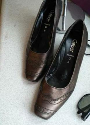 Дуже зручні фірмові шкіряні туфлі, р 39/40