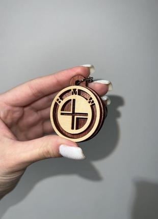 Дерев'яний брелок bmw