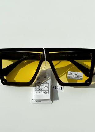 Сонцезахисні окуляри-маска з жовтими лінзами в чорній оправі2 фото