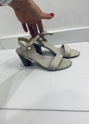 Босоніжки 39 розмір