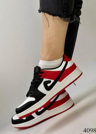 Кросівки молодіжні, червоно-чорні1 фото