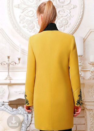 Жіноче демісезонне пальто з кашеміру з принтованим мереживом2 фото