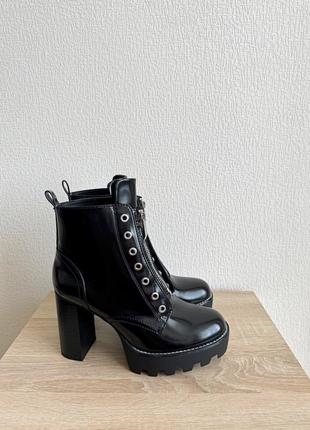 Чоботи zara