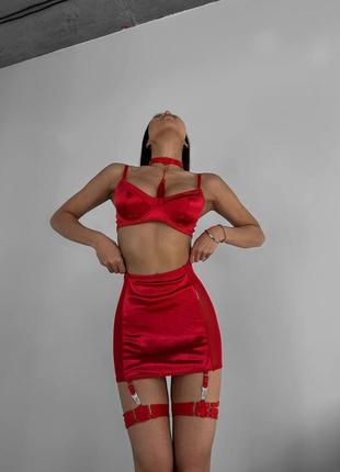 Комплект женского эротического белья красный, бюст+трусики+юбка+чокеры+ремешки