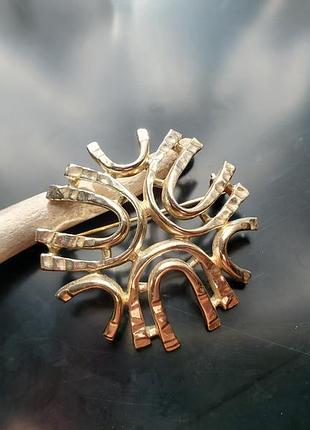 Sarah cov. брошка в стиле модерн