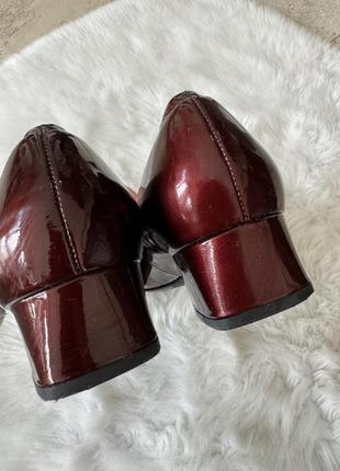 Кожаные лакированные женские туфли hogl4 фото